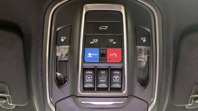 Certified 2025 Jeep Grand Cherokee Limited w/ Luxury Tech Group II AWD/4WD image 32