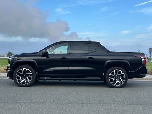 Used 2024 Chevrolet Silverado EV RST image 7