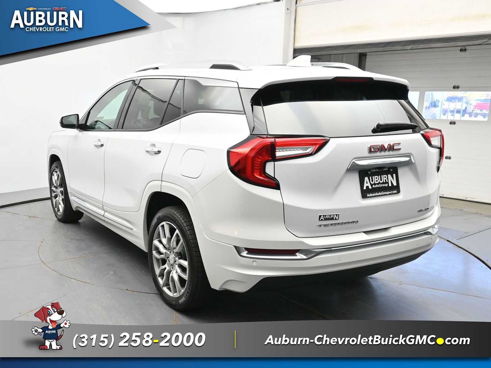 Used 2024 GMC Terrain Denali w/ Denali Premium Package AWD/4WD image 16