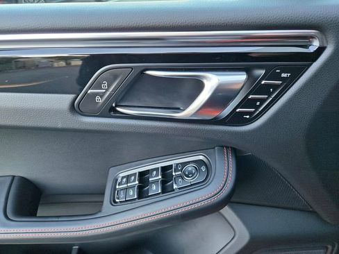 Used 2025 Porsche Macan image 20