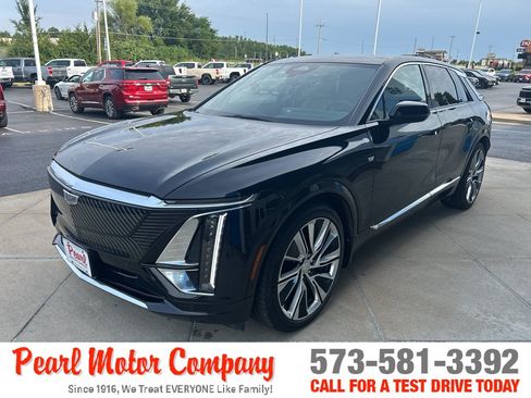 Used 2024 Cadillac Lyriq Luxury w/ Nappa Leather Package AWD/4WD image 7