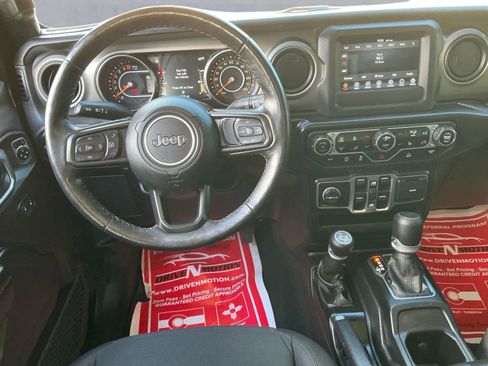Used 2021 Jeep Gladiator Sport image 16