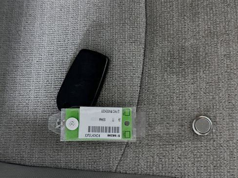 Used 2024 Toyota Sienna LE image 32