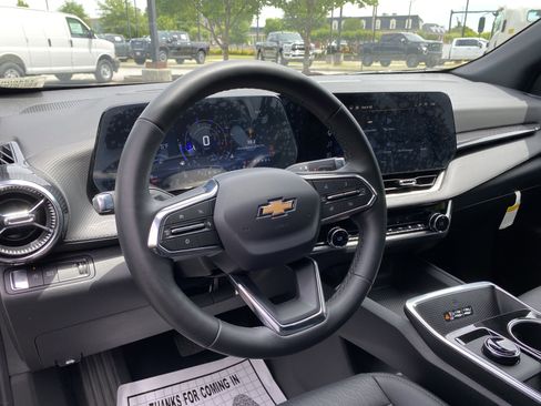 Used 2026 Chevrolet Equinox LT w/ Convenience Package II FWD image 17