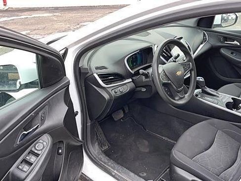 Used 2018 Chevrolet Volt LT image 8