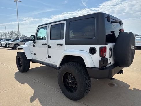 Used 2015 Jeep Wrangler Unlimited Sahara w/ Max Tow Package AWD/4WD image 5