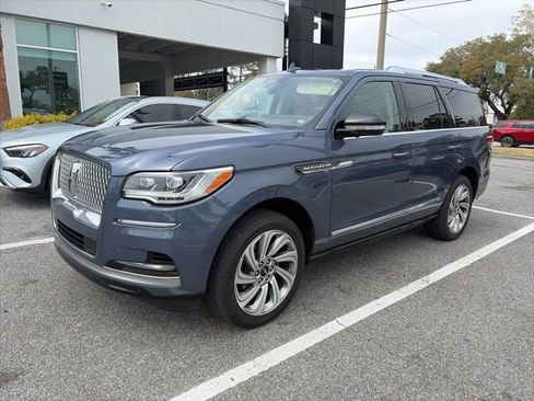 Used 2023 Lincoln Navigator Reserve image 1