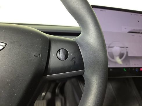 Used 2025 Tesla Model Y Long Range AWD/4WD image 25