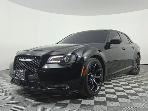 Used 2019 Chrysler 300 S RWD image 3