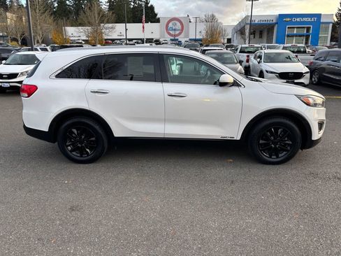 Used 2017 Kia Sorento LX image 4