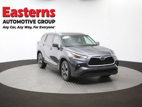 Used 2022 Toyota Highlander XLE AWD/4WD image 52