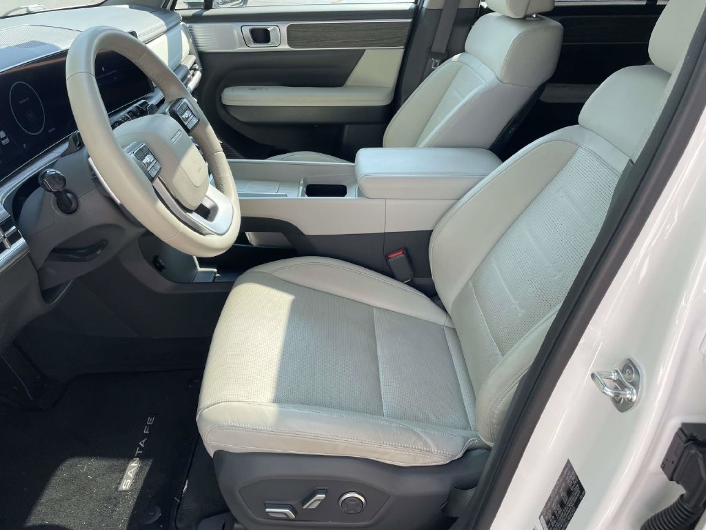 Used 2024 Hyundai Santa Fe Limited FWD image 10