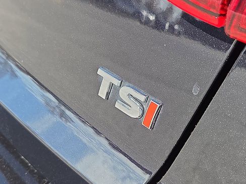 Used 2017 Volkswagen Passat 1.8T SEL Premium image 8