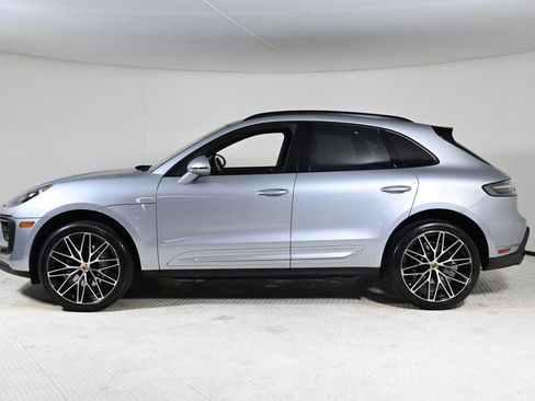 Certified 2024 Porsche Macan image 2
