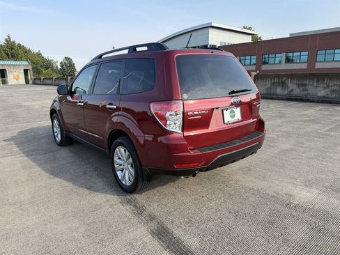 Used 2011 Subaru Forester 2.5X Premium AWD/4WD image 2