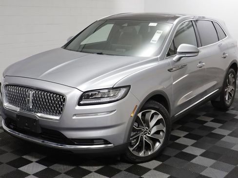 Used 2022 Lincoln Nautilus Reserve AWD/4WD image 2