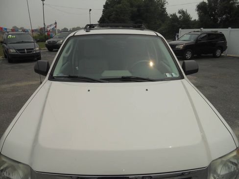 Used 2011 Ford Escape XLT w/ 203A Rapid Spec Order Code FWD image 5