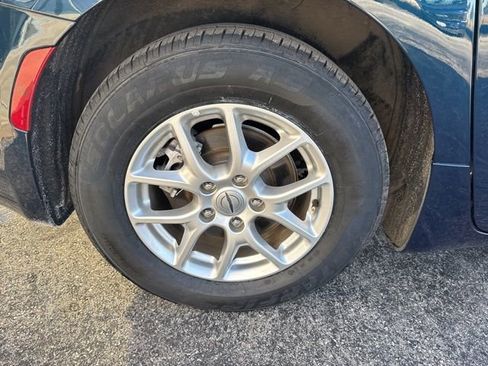 Used 2023 Chrysler Pacifica Touring-L FWD image 24