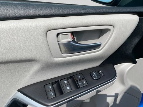 Used 2017 Toyota Camry SE FWD image 23