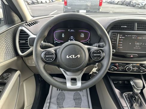 Used 2024 Kia Soul LX image 14