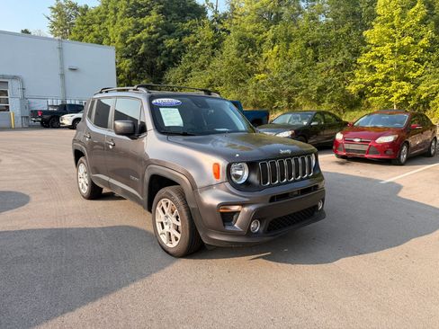 Used 2021 Jeep Renegade Latitude AWD/4WD image 3