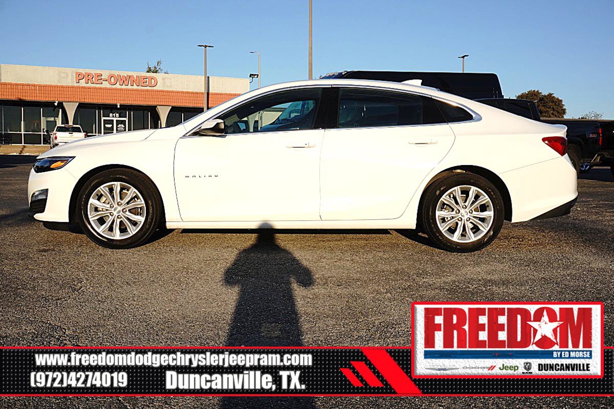 Used 2025 Chevrolet Malibu LT FWD image 2