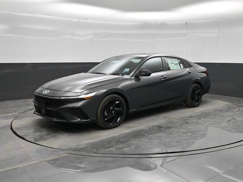 New 2026 Hyundai Elantra SEL Sport FWD image 4