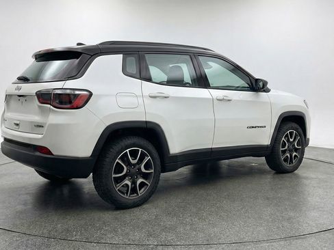 Used 2025 Jeep Compass Trailhawk AWD/4WD image 9