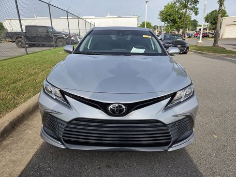 Used 2022 Toyota Camry LE w/ Convenience Package image 2