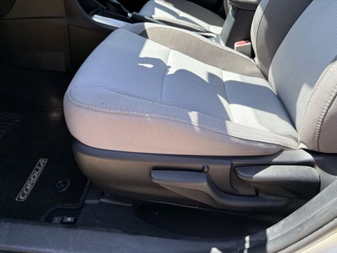 Used 2018 Toyota Corolla LE w/ LE Premium Package w/Moonroof FWD image 26