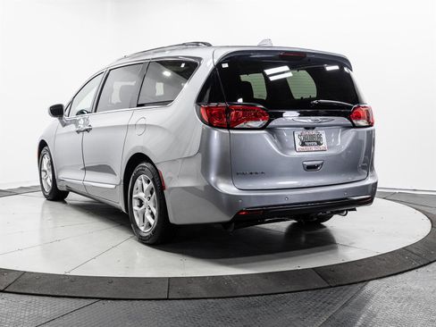 Used 2019 Chrysler Pacifica Limited image 10