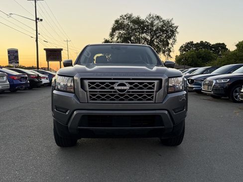 Used 2022 Nissan Frontier SV RWD image 2