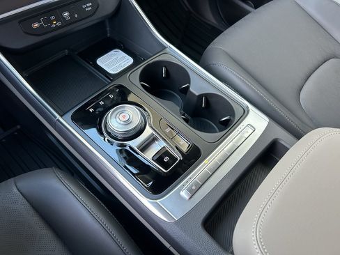 New 2026 Kia Carnival EX FWD image 24