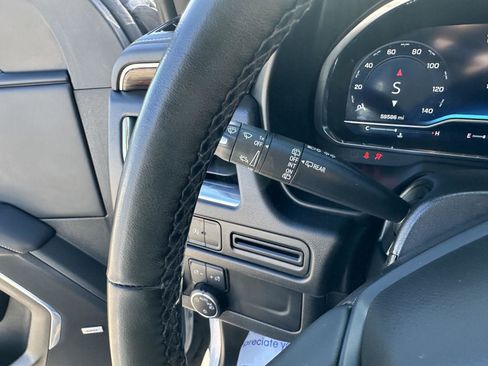 Used 2023 Chevrolet Suburban Premier image 27