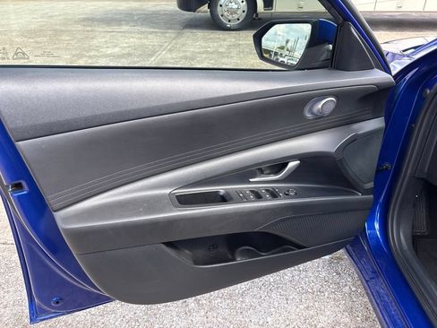 Used 2023 Hyundai Elantra SEL FWD image 10