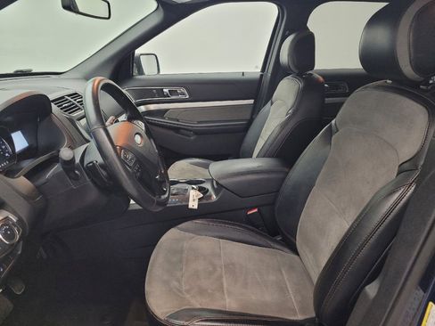 Used 2017 Ford Explorer XLT w/ Equipment Group 202A FWD image 17