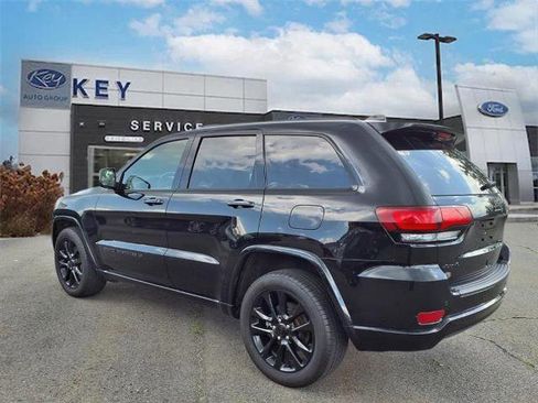 Used 2022 Jeep Grand Cherokee Laredo X image 5