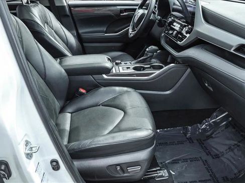Used 2022 Toyota Highlander Platinum AWD/4WD image 29