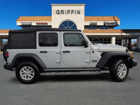 Used 2023 Jeep Wrangler Unlimited Sport AWD/4WD image 3