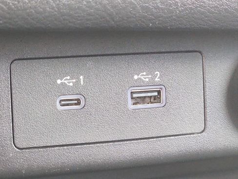 Used 2023 Nissan Rogue S image 23