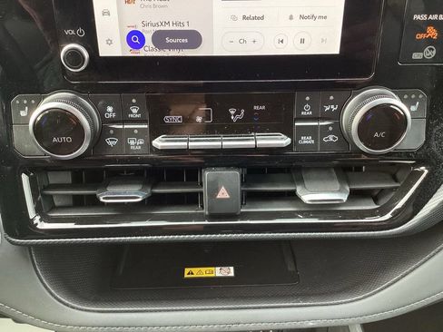 Used 2025 Toyota Highlander XSE AWD/4WD image 22