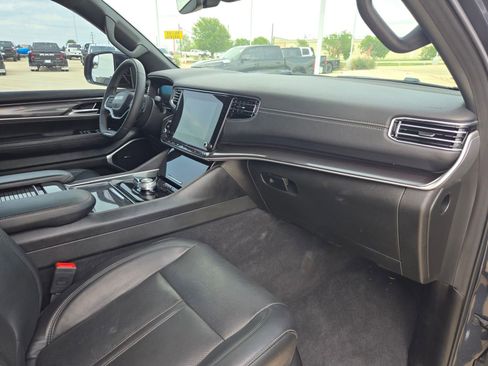 Certified 2024 Jeep Wagoneer 4WD w/ Premium Group I image 26