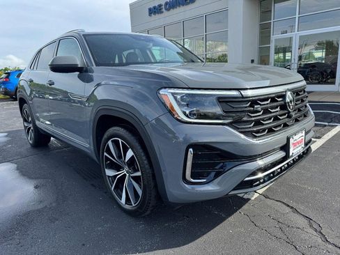 Used 2024 Volkswagen Atlas Cross Sport SEL Premium R-Line AWD/4WD image 2