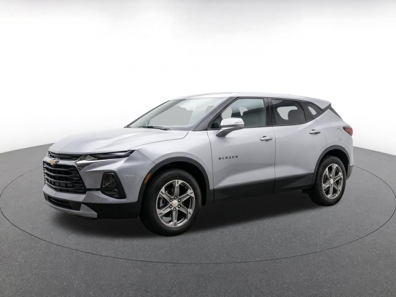 Used 2025 Chevrolet Blazer LT FWD image 3