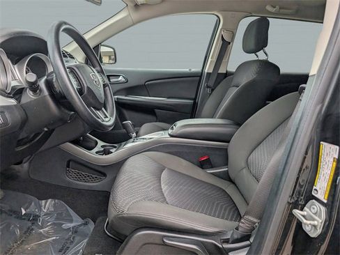 Used 2020 Dodge Journey SE w/ Blacktop Package image 16