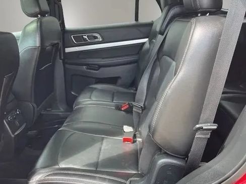 Used 2017 Ford Explorer XLT w/ Equipment Group 202A AWD/4WD image 21