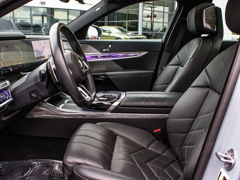 Used 2025 BMW 740i xDrive image 36