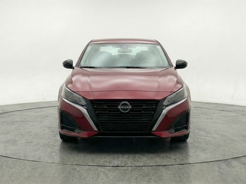 Used 2025 Nissan Altima 2.5 SV FWD image 2