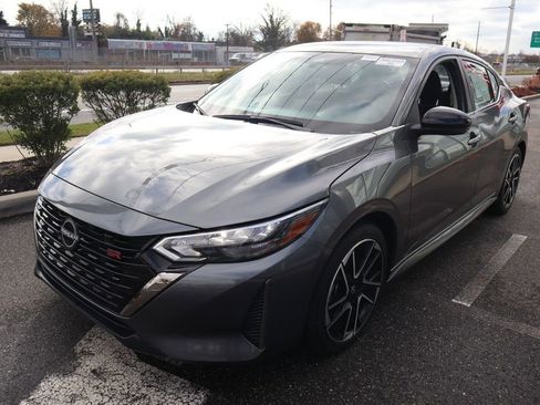 Certified 2025 Nissan Sentra SR FWD image 9
