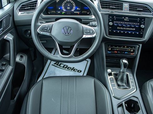 Used 2023 Volkswagen Tiguan SE image 28